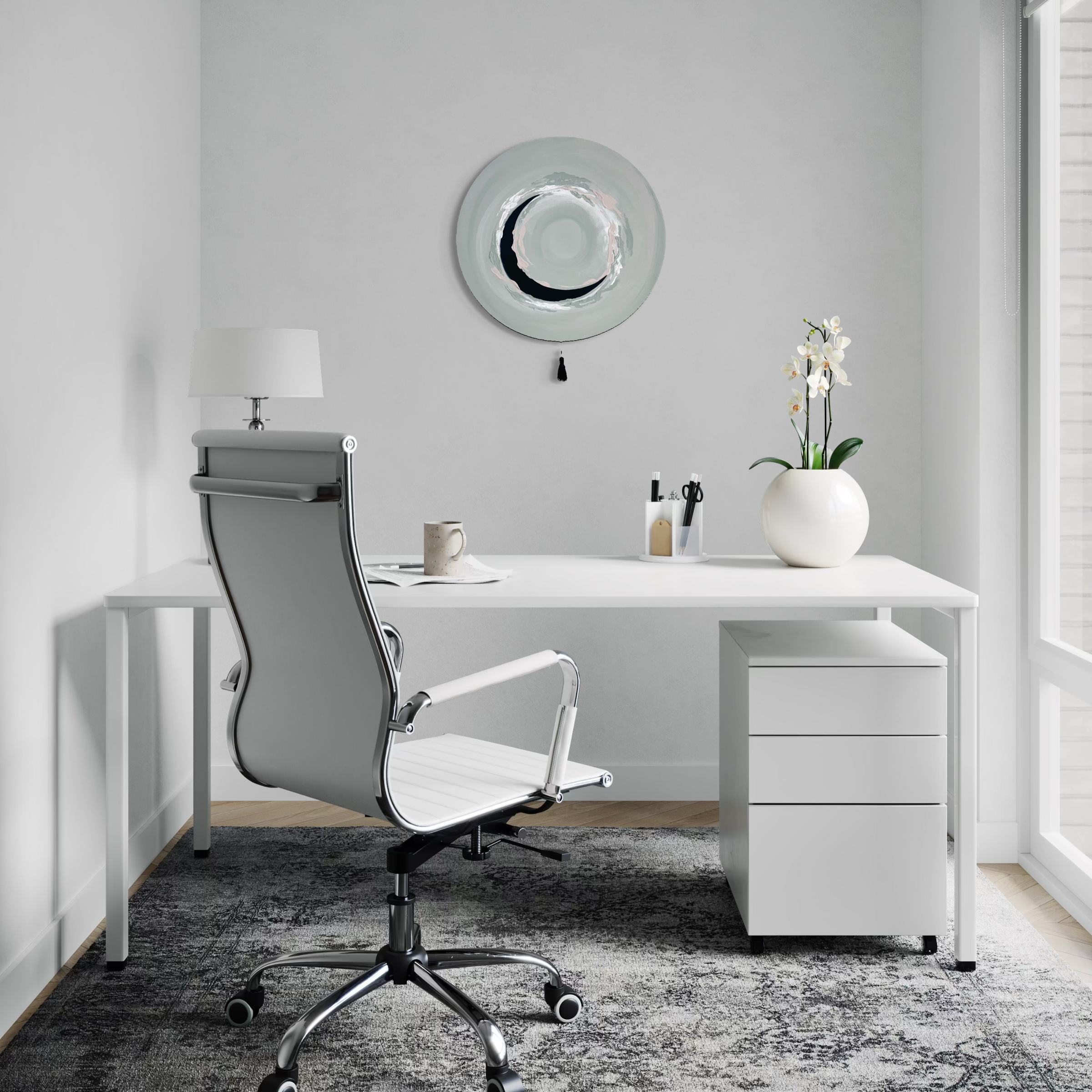 Das Werk hängt in einem sehr hellen, modernen Büro. Alles ist in weiß gehalten. Das Werk bietet einen wunderschönen, ausgleichenden Kontrast und Sichtpunkt in diesem Raum.